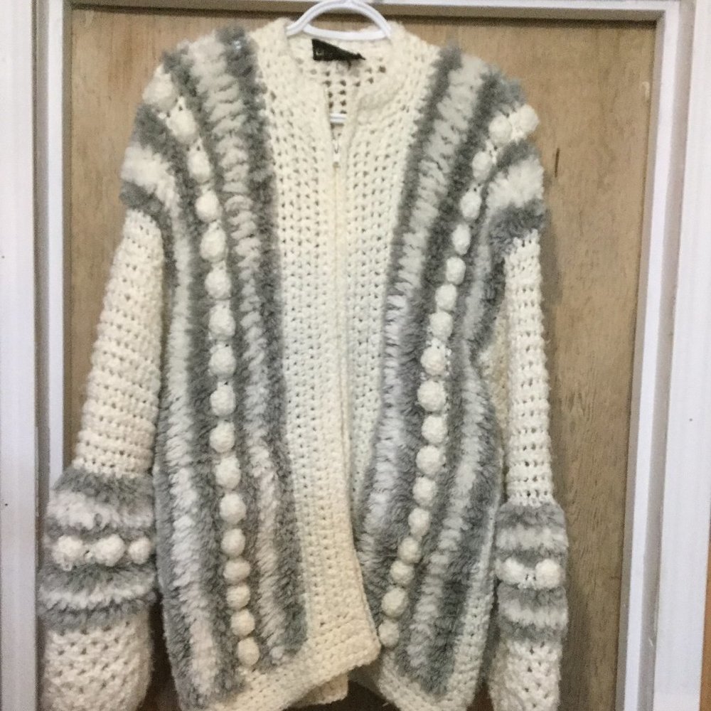 Vintage zip front cardigan/jacket in great used condition size medium has pocket